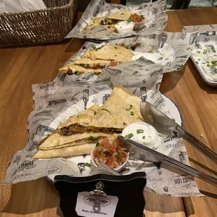 Mojo quesadillas
