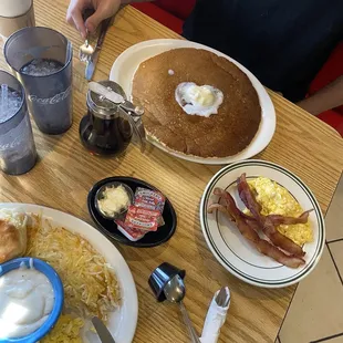 The pancake is HUGE fyi lollll