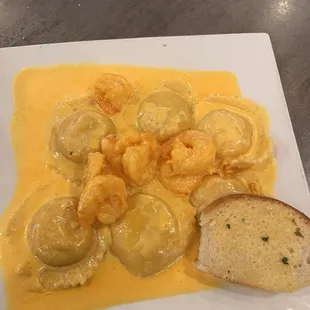 Lobster ravioli with garlic bread