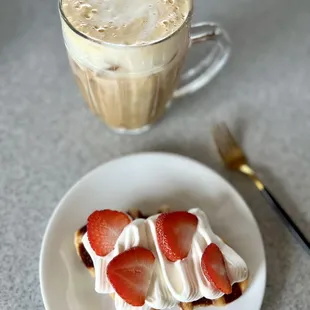 Strawberry cream croffle with homemade iced latte.