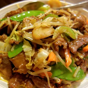 Beef with crispy noodle