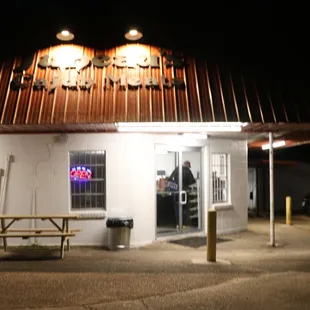 the outside of the restaurant