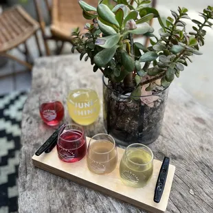 taster flight (blueberry lemonade, grapefruit paloma, pineapple orange), full pour (chili mango)