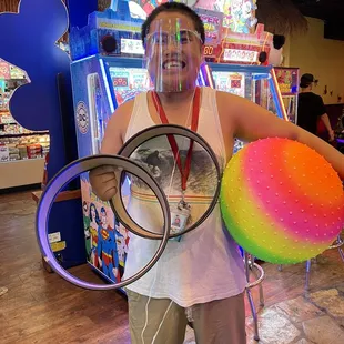 I did 2 Tickets and Rainbow Big Ball From Jungle Fun Island Smart The giant claw machine and The giant claw machine