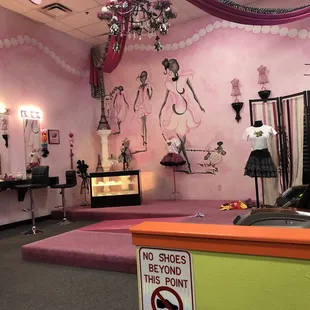 Glamour/face painting area