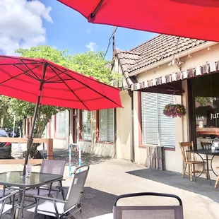 Cute little outdoor set up!