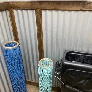 trash can and trash can