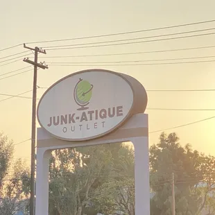 Junk-Atique Outlet
