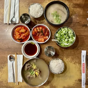 Juntong sullungtang on top. Kkori gomtang on the bottom.