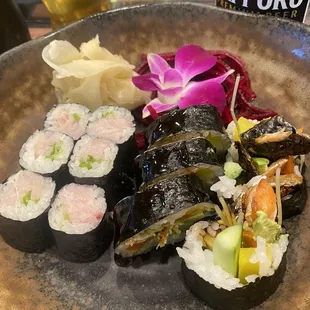 8 Piece Spicy Yellow Tail Roll Salmon skin roll