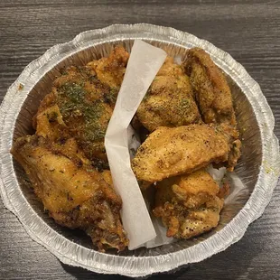 Wings to-go in an aluminum container=overcooked and dry. Couldn&apos;t even taste them because of it. Dine-in only for wings!