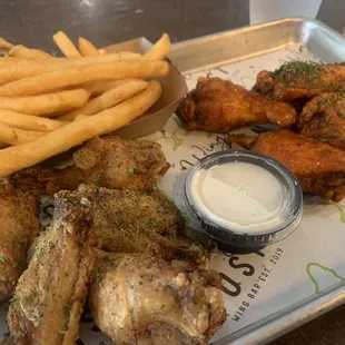 bbq wings, fried chicken wings, food, chicken wings and fried chicken, chicken wings, chicken, bbq chicken, poultry, fried chicken