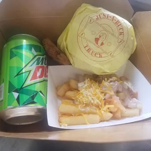 5 Buck Box - Cheeseburger, Chile Cheese Fries, Drink and a Homemade Cookie
