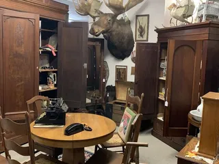 House With the Lions Antiques
