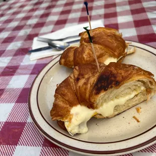 a croissant sandwich on a plate
