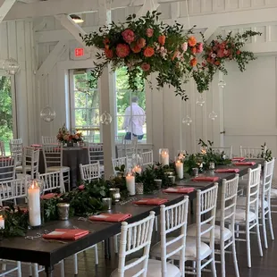 Head table with Everysomething as the florist and coordination