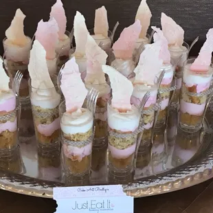 Cake desserts with handmade chocolate shards