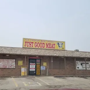 the outside of a restaurant