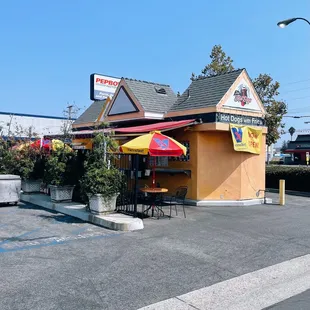 Storefront: Walk up side