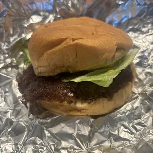 Cheeseburger with everything
