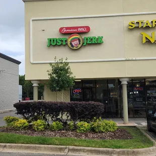 the outside of the restaurant