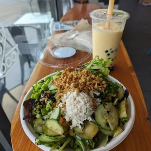 Brown rice, salad, creamy scallops and ahi