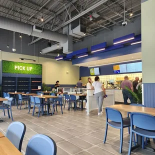 the interior of a fast food restaurant