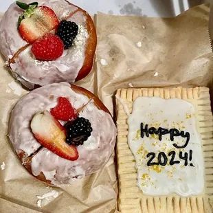 Gold dusted Berry donuts and Raspberry pop tart. Bomb!! As were the Cinnamon Rolls and Salted Chocolate Chunk Cookies (not pictured).