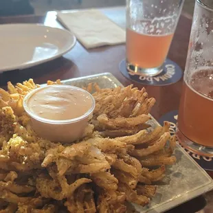 Blooming onion was good. Icy cold temperature of the Beer was beautiful.