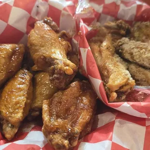 Honey bourbon was good. Garlic parm was lacking garlic and seasoning.