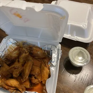 Hot wings-wet blue cheese