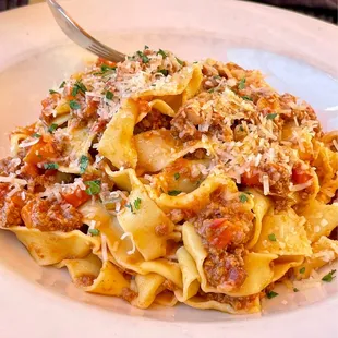 Tagliatelle bolognese: "piedmontese" beef, pancetta, carrots, onions, tomatoes, spices, cream - $16 (July 2022)