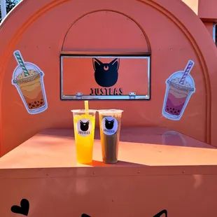 Mango fruit tea &amp; tiramisu milk tea