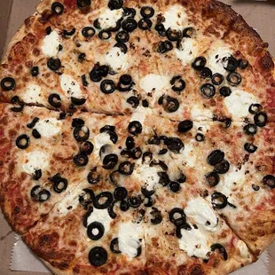 Large with ricotta, black olives, and garlic