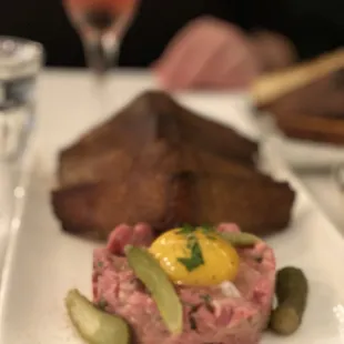 Steak tartare and toast