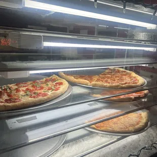 Vodka pizza was the best but they were all good.