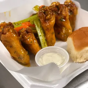 fried chicken wings, bbq wings, poultry, chicken wings and fried chicken, bbq chicken, fried chicken, chicken wings, food, chicken