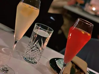 Blanc Champagne Bar