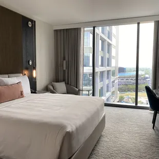 King suite-18th floor