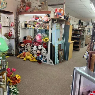 Inside the antique store. So much interesting stuff!