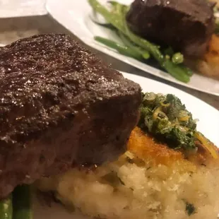 a plate of steak and green beans