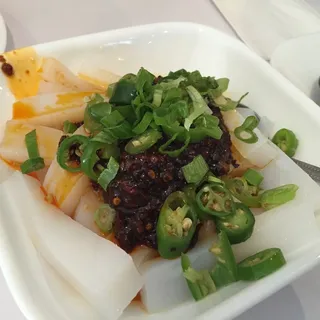 Green Bean Jelly Noodle in Chili Sauce