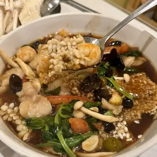 Crispy Prawn with Sizzling Rice in Spicy Sauce