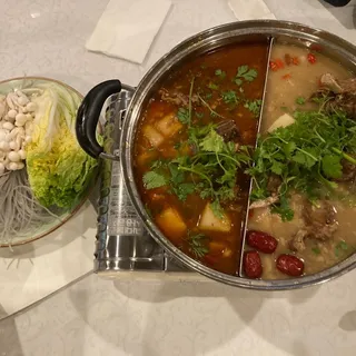 Chef Special Lamb Spine Hotpot(including 4 veggies) ()