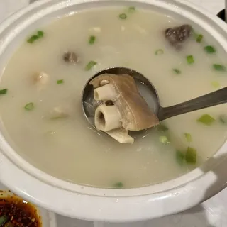 Slow Cooked Pig Feet Soup