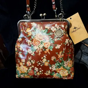 Jypsy's Treasures & Consignments