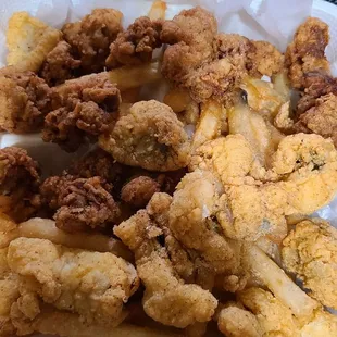 a tray of fried food