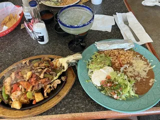 El tres
