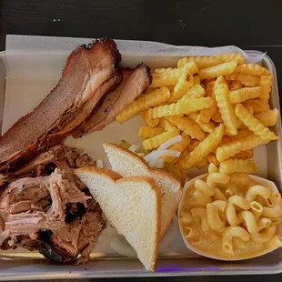 2 meat plate: lean brisket, pulled pork, macaroni and cheese and fries