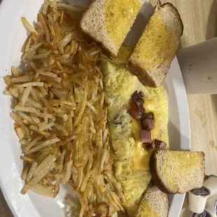 an omelet and french fries